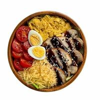 Боул Цезарь с курицей в Poke Bowl