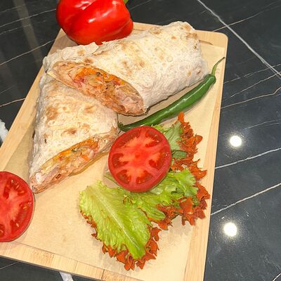 Шаурма с курицей в Мясной Мастер по цене 400 ₽