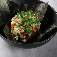 Тартар из тунца и овощей с соусом юдзу в Сварня