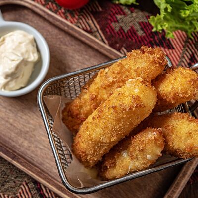 Жареный сыр Сулугуни в панировке панко в Чито-Грито по цене 580 ₽