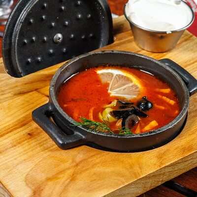 Солянка мясная сборная в Моравия по цене 630 ₽