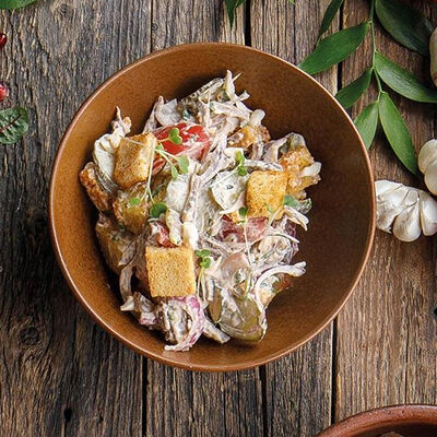 Салат с языком и гренками в Пхали Хинкали по цене 470 ₽