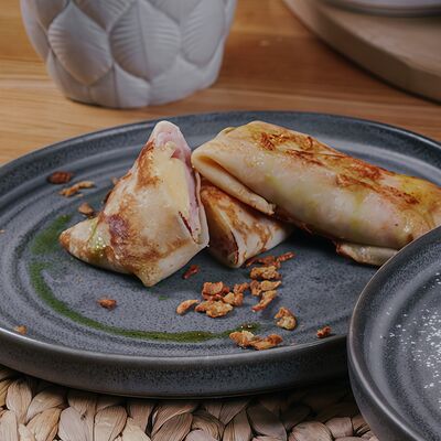 Д* Блинчики с ветчиной в ЭлеКафе по цене 315 ₽