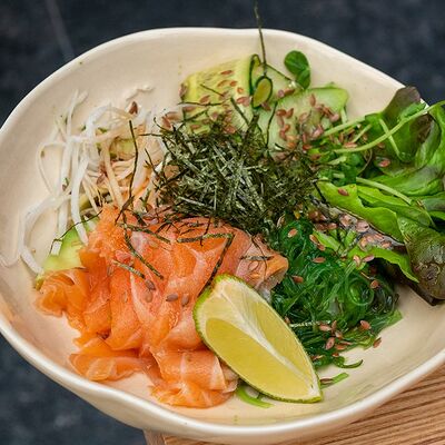 Поке с семгой и огурцом в Wine Сonnection по цене 670 ₽