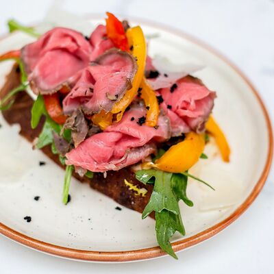 Брускетта с ростбифом и перцем в Джульетта по цене 220 ₽