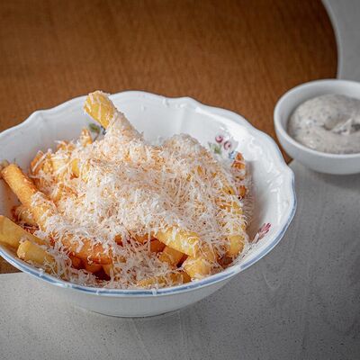 Картофель фри с трюфельным айоли в Ava bistro по цене 540 ₽