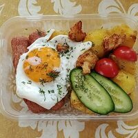 Сосиски с яйцом и овощами в Кулинария Компот