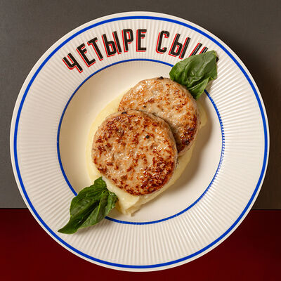 Котлеты из цыпленка с пюре в ЧЕТЫРЕ СЫНА по цене 590 ₽