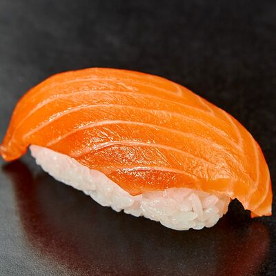 Суши с лососем в Суши муши по цене 169 ₽