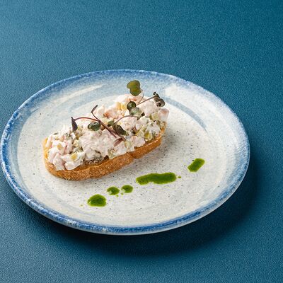 Брускетта с куриным филе в Мираж по цене 220 ₽