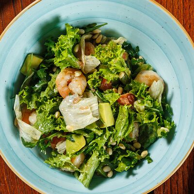 Салат с креветками и авокадо в Моравия по цене 644 ₽