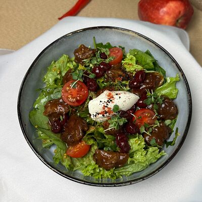 Салат с куриной печенью и вишнейв Pro Вкус по цене 630 ₽