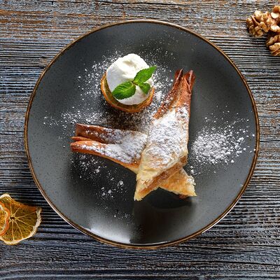 Яблочный штрудель в ЛАЛИКО ГРУЗИНСКАЯ КУХНЯ по цене 610 ₽