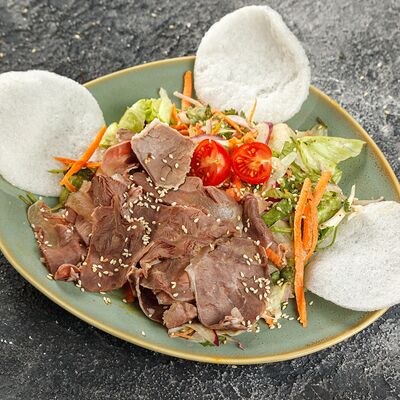 Салат с говядиной в Pho Studio по цене 470 ₽