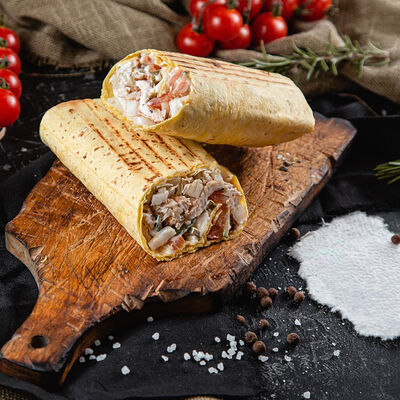С традиционным соусом и курицей стандарт в Шау Маст Гоу по цене 389 ₽