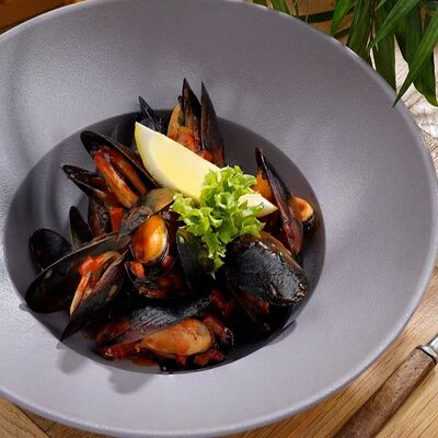 Мидии в томатном соусе с травами в ЧиллДОМ по цене 570 ₽