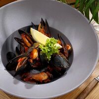 Мидии в томатном соусе с травами в ЧиллДОМ