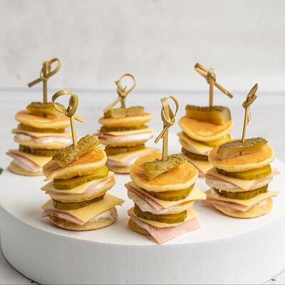 Трио в оладушке в KanapeFest по цене 1620 ₽