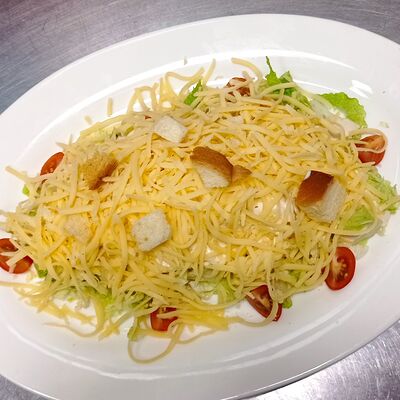 Салат Цезарь с курицей в Жан Клод Мангал по цене 460 ₽