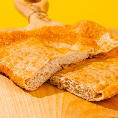 Чебурек с куриным фаршем в Чебурекми по цене 188 ₽