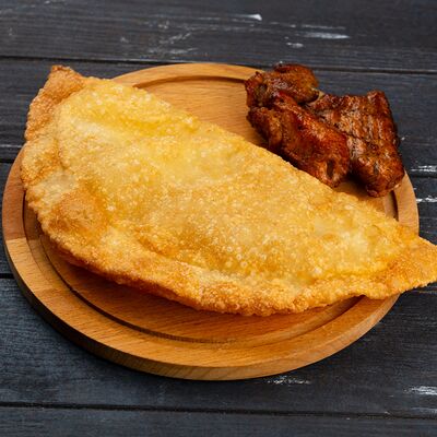 Чебурек с говядиной в Хачапурия по цене 415 ₽