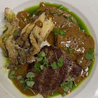 Медальоны из говядины с вешенками в Пепе Неро по цене 1800 ₽