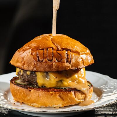 Чизбургер Just в Just Bar & Kitchen по цене 770 ₽
