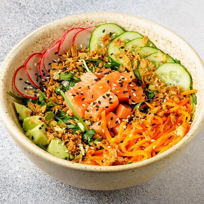 Поке с лососем, редисом и соусом гамадари в Benshi по цене 730 ₽