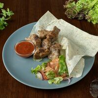 Шашлык из cвинoй шеи по-царски в Dance&grillpark