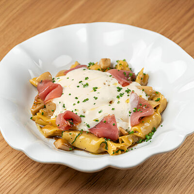 Конфетти с уткой в Olio по цене 1090 ₽