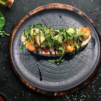 Брускетта с креветкамив Forge