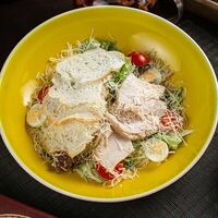Цезарь с курицей в Имбирный пряник