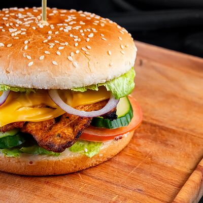 Бургер с курицей в Gatsby по цене 630 ₽