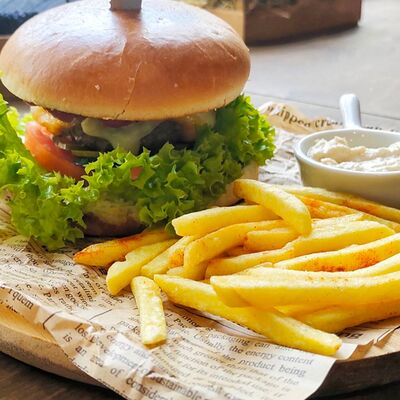 Бургер с вишней и хреном в Сидрерия Батя по цене 700 ₽