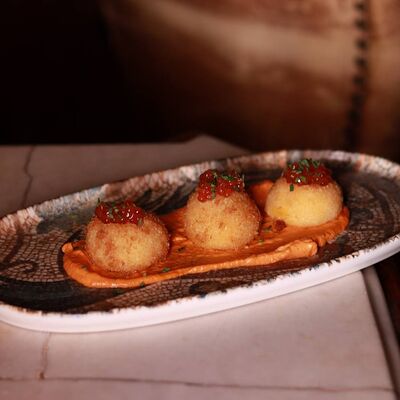 Крокеты с красной икрой и ромеско в Пинки Бандински по цене 25 р.