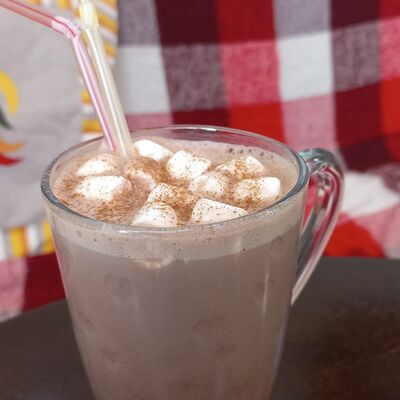 Горячий шоколад с маршмеллоу в Минута на кофе по цене 205 ₽