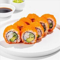 Ролл Калифорния с тигровой креветкой в икре в SeabasSushi