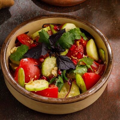 Грузинский овощной салат в Асканели Georgian Bistro по цене 840 ₽