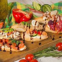 Ассорти брускетт в Луиджи & Тосё