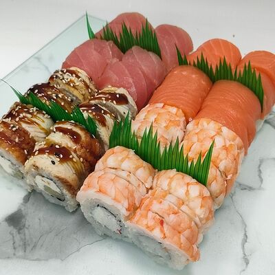 Сет Премиум 32 шт. в АмиРолл по цене 2592 ₽