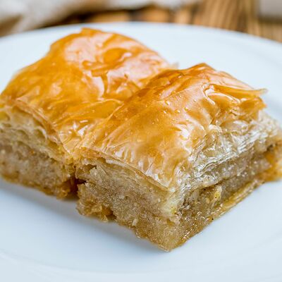 Пахлава с грецкими орехами в Seckin Baklava по цене 190 ₽