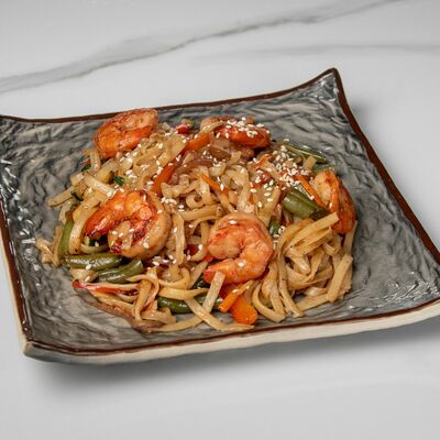 Удон с креветками с пшеничной лапшой в Сушимания по цене 280 ₽