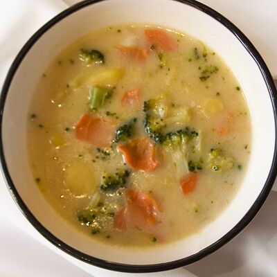 Сливочная уха с брокколи в Гости по цене 240 ₽