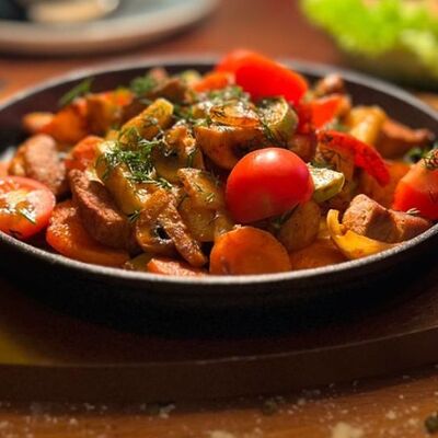 Сковородочка с телятиной в Лобстер по цене 589 ₽