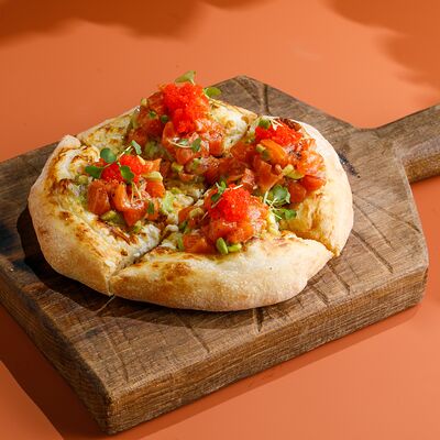 Лепешка с тартаром из лосося в Двор Помидор по цене 870