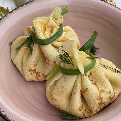 Блины Жюльен с печеной курочкой и грибами в соусе бешамельв Бульвар по цене 430 ₽