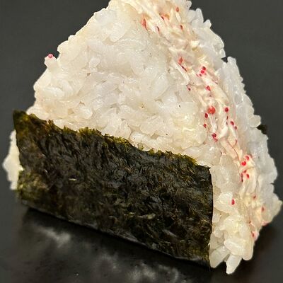 Онигири Снежный краб в Snail Суши по цене 154 ₽