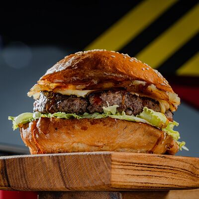 Бургер Кольца Сатурна в В Космосе Есть по цене 530 ₽