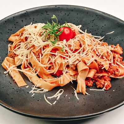 Паста болоньезе в Клевая блиновая по цене 530 ₽