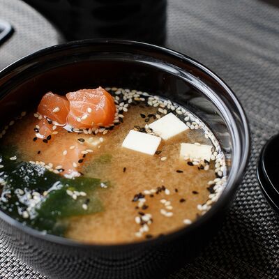 Мисо суп с лососем в Per Se по цене 550 ₽